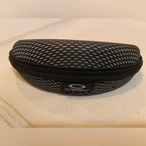 Oakley black gray mesh zip around hard cover travel sunglasses case